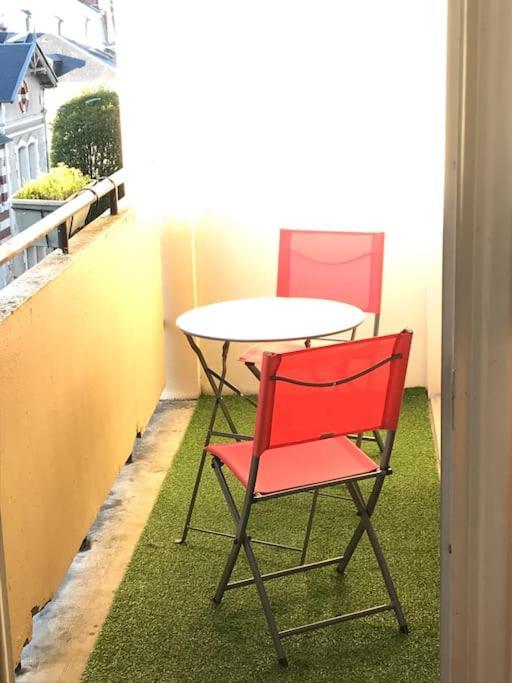 Le Voltaire -2 Chambres- 70M2- Hypercentre-Parking-Wifi Fibre- Nouvelle Literie Tarbes Dış mekan fotoğraf