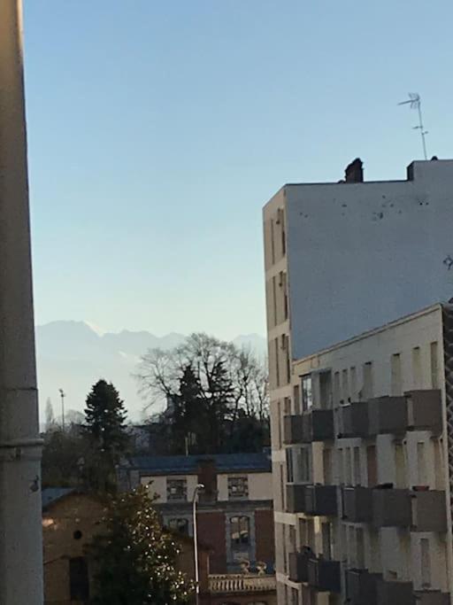 Le Voltaire -2 Chambres- 70M2- Hypercentre-Parking-Wifi Fibre- Nouvelle Literie Tarbes Dış mekan fotoğraf