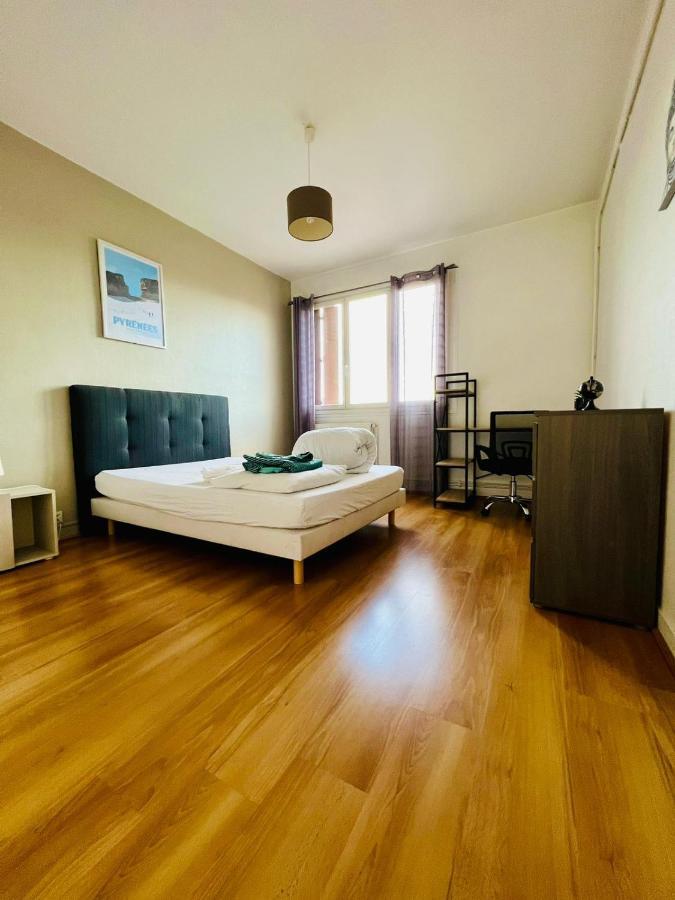 Le Voltaire -2 Chambres- 70M2- Hypercentre-Parking-Wifi Fibre- Nouvelle Literie Tarbes Dış mekan fotoğraf